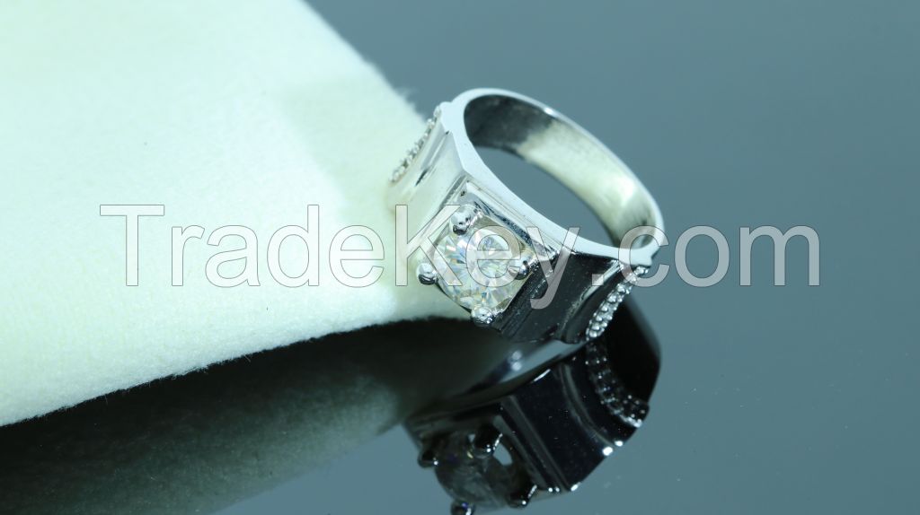 High quality man's ring in 925 sterling silver metal studded with a 1.20 ct. moissanite diamond, surrounded by CZ. 