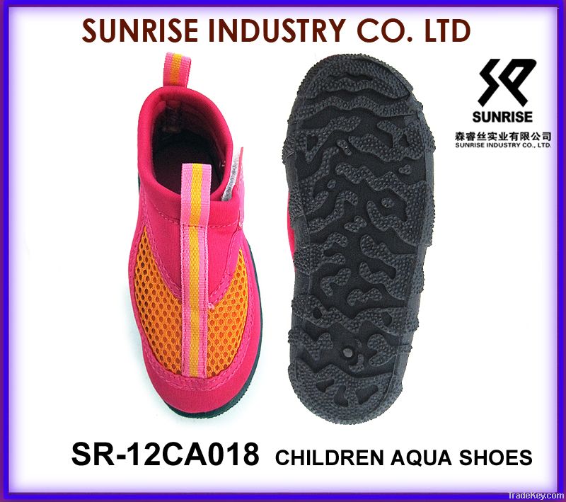 2012 children aqua shoes water shoes