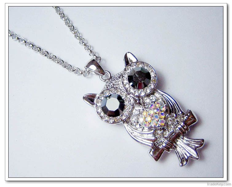 Fashion Rhinestone Pendant Necklace