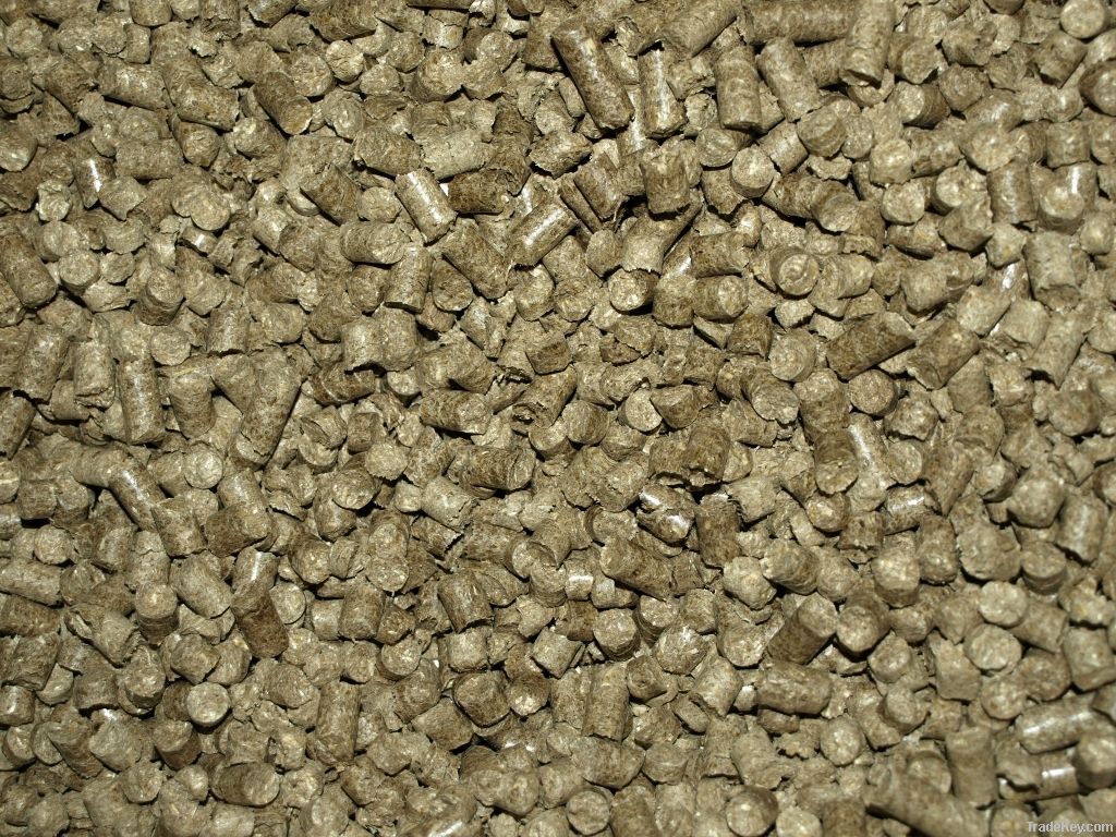 Straw pellets for horse bedding