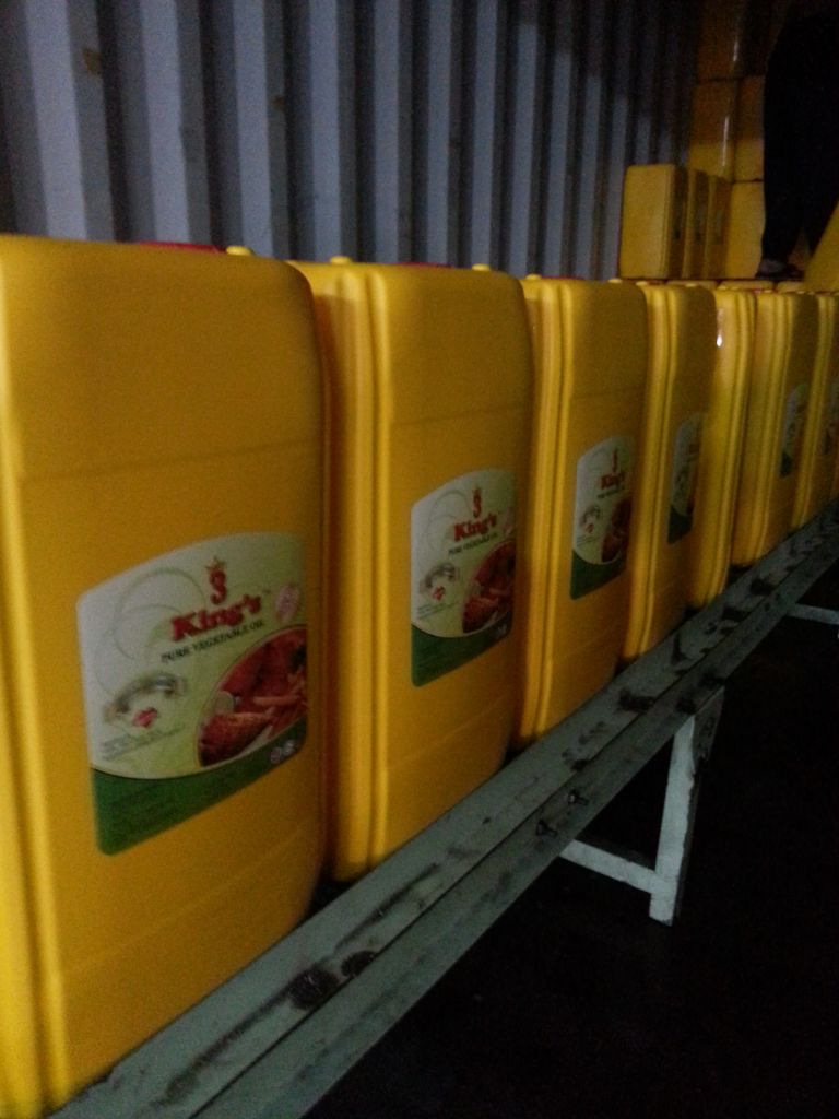 Palm oil ( vegetable cooking oil )