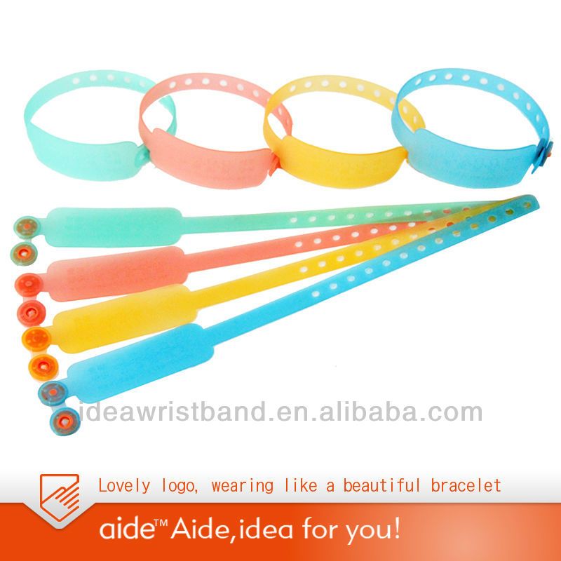 Adjustable plastic wristband TPE1500