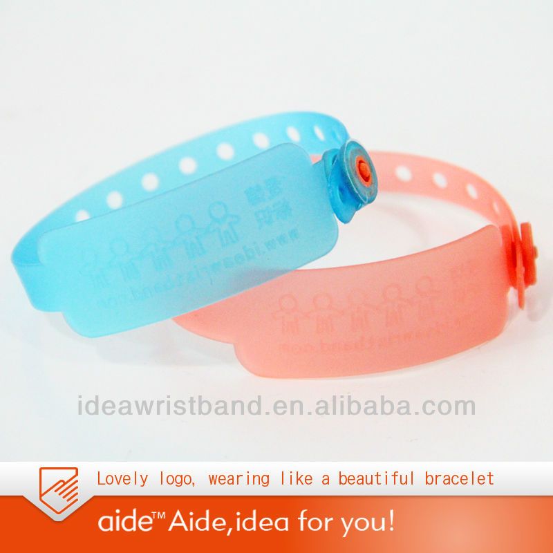 Adjustable plastic wristband TPE1500