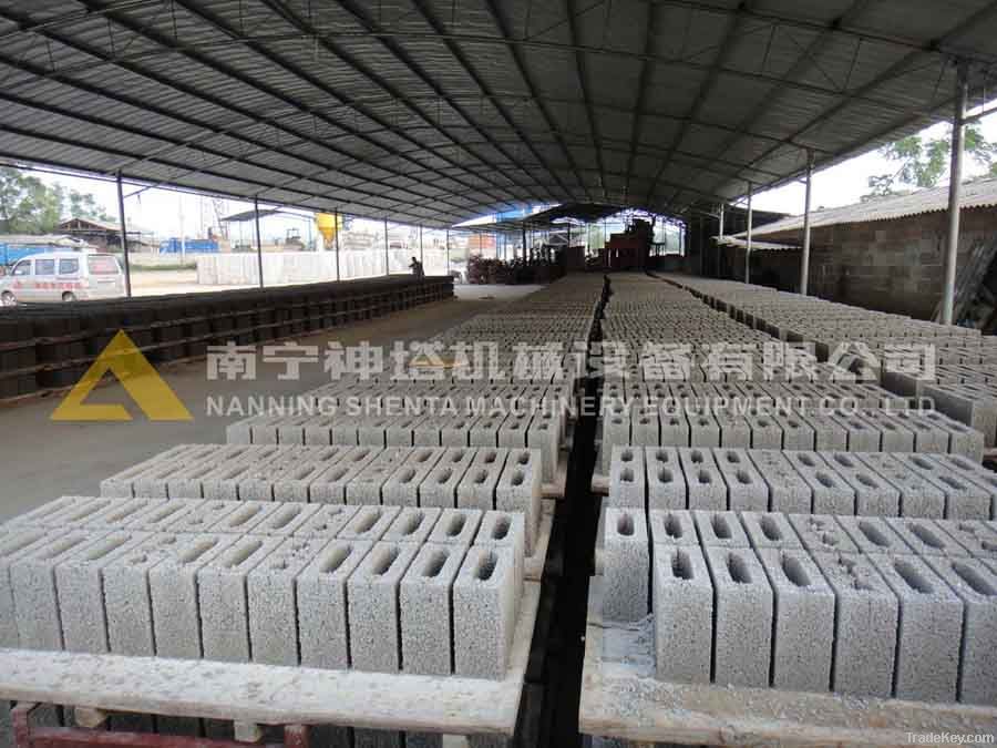 Automatic hollow brick making machine