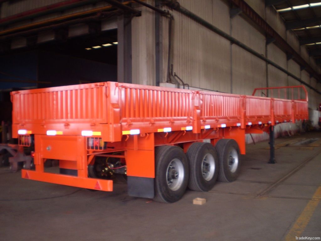 Platform semi-trailer with container locks