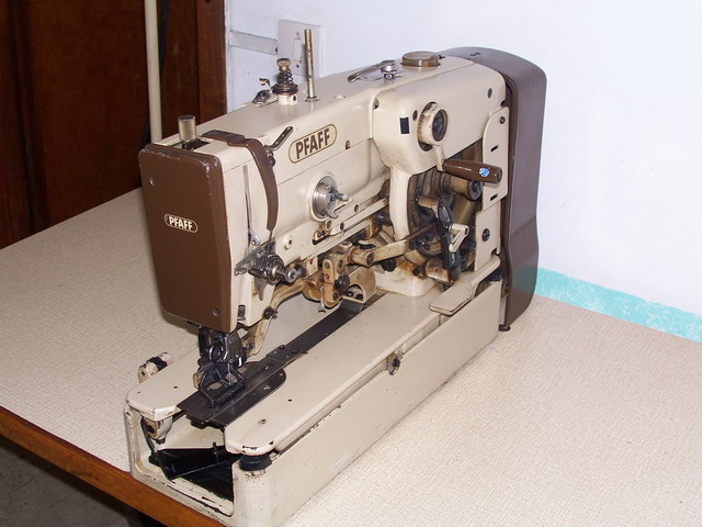 Used industrial sewing machine PFAFF Straight Buttonholing Machine