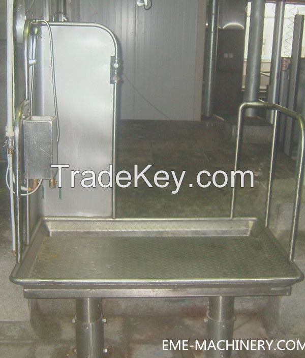 Food Processer Cattle White And Red Viscera Removed Platform