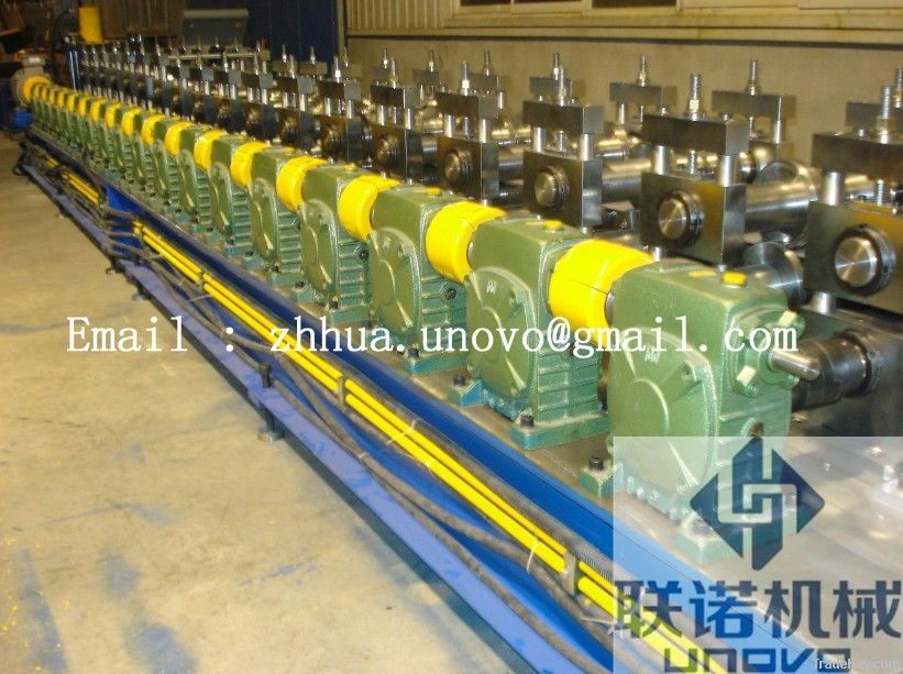 Highway guardrail roll forming machine