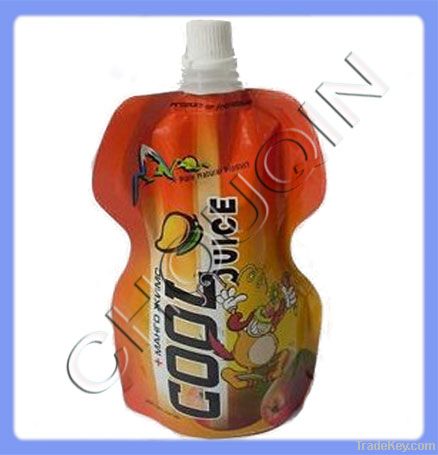 Beverage packaging bag with spout