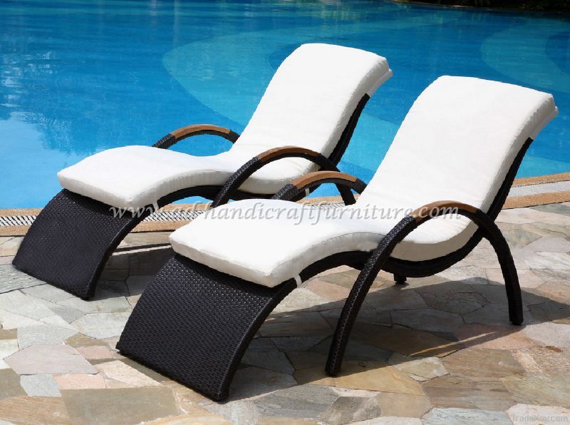 Poly rattan sunbed