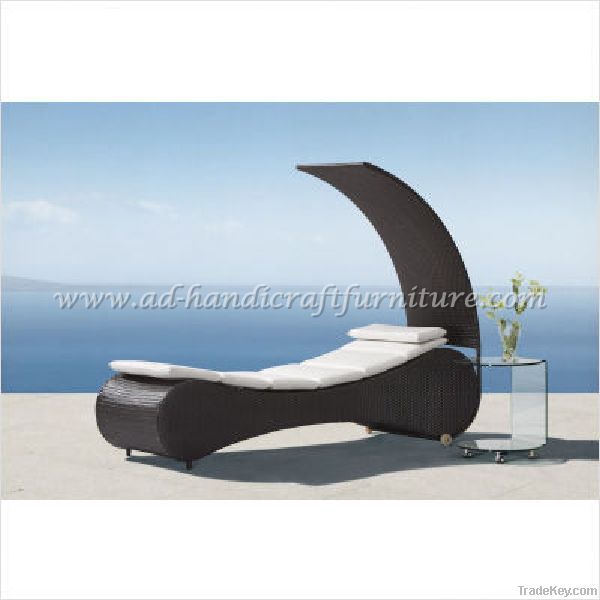 Poly rattan sunbed