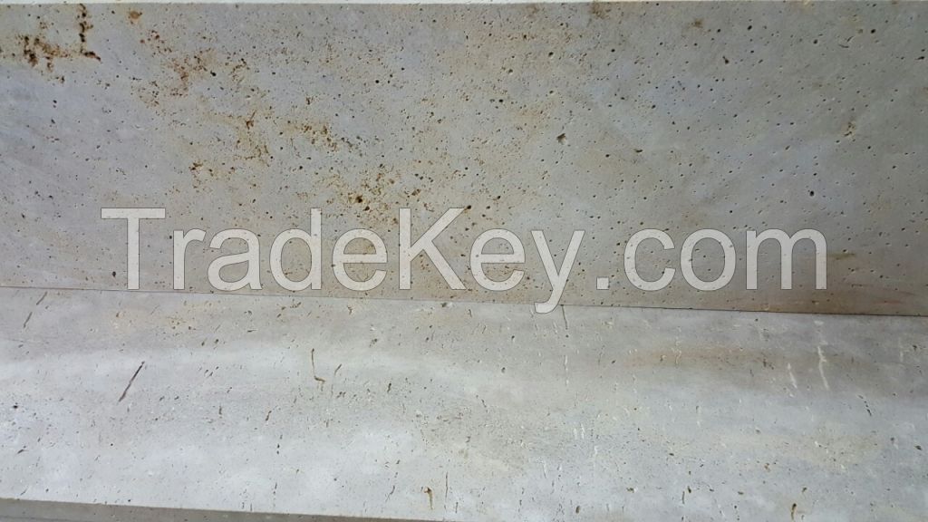 Travertine in stone blocks