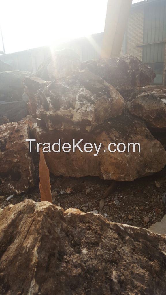 Travertine in stone blocks