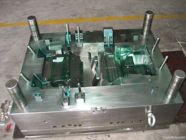 Plastic automotive mould