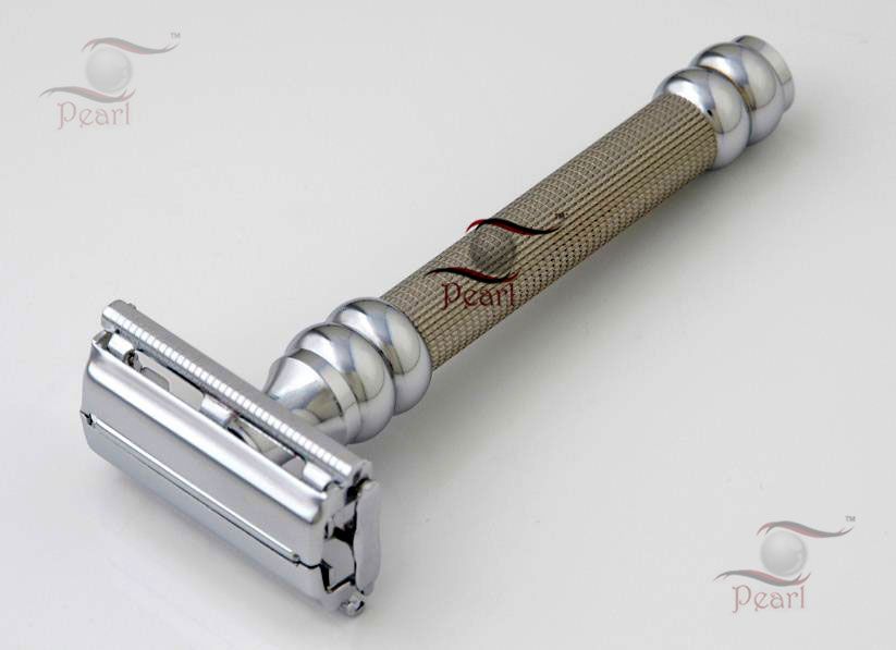 Pearl safety razorrazor