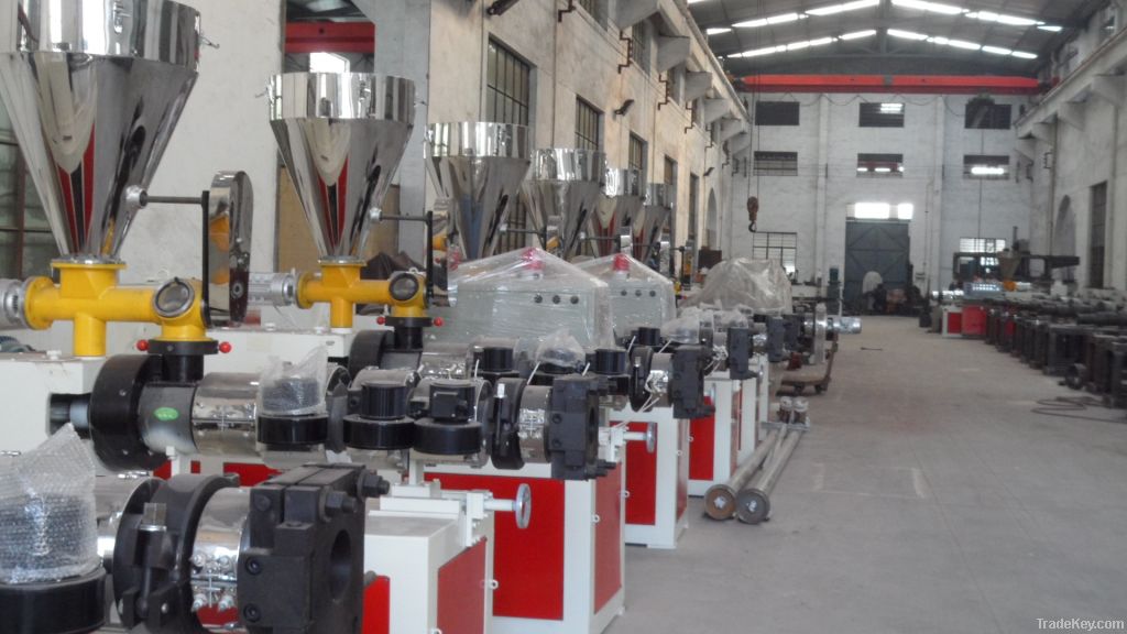 Extrusion Molding Machine