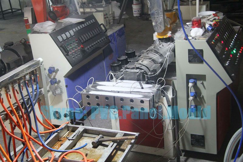 26KW Power ,SJSZ 51 Twin Conical Screw Extruder Machine for PVC Wall and Ceiling Panels Production