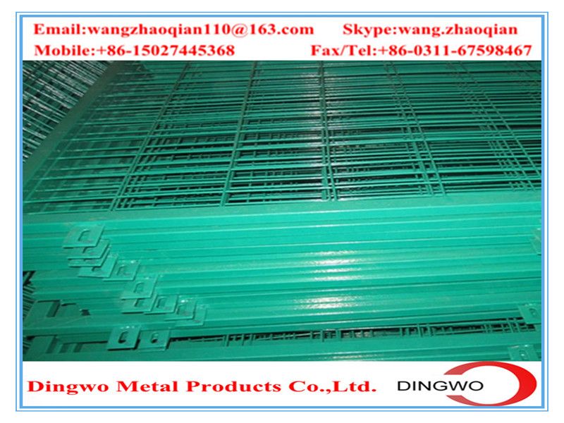 welded wire mesh fence