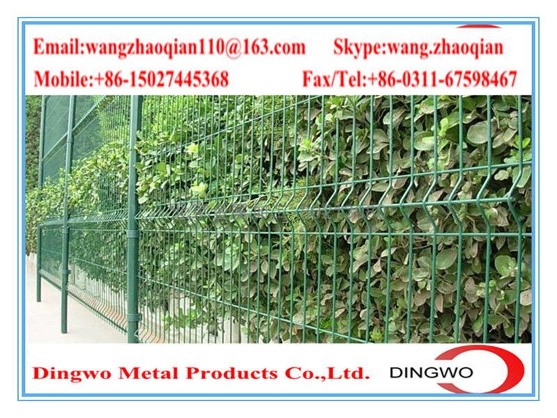 bending  wire mesh fence