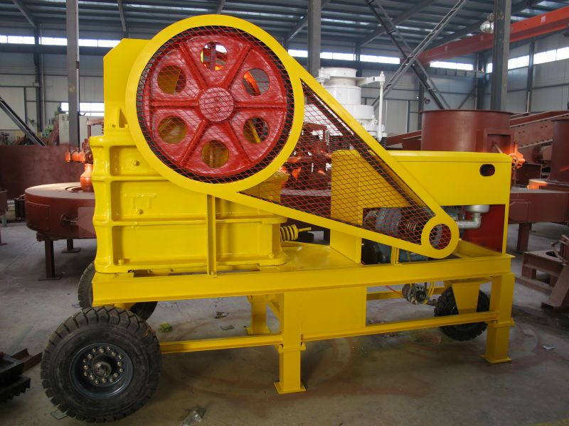 Mini mobile jaw crusher with diesel engine