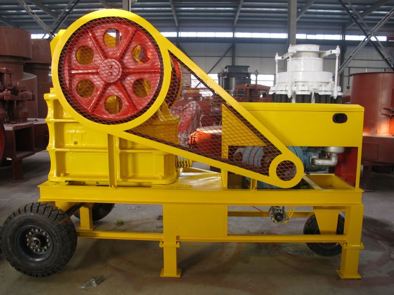 Mini mobile jaw crusher with diesel engine