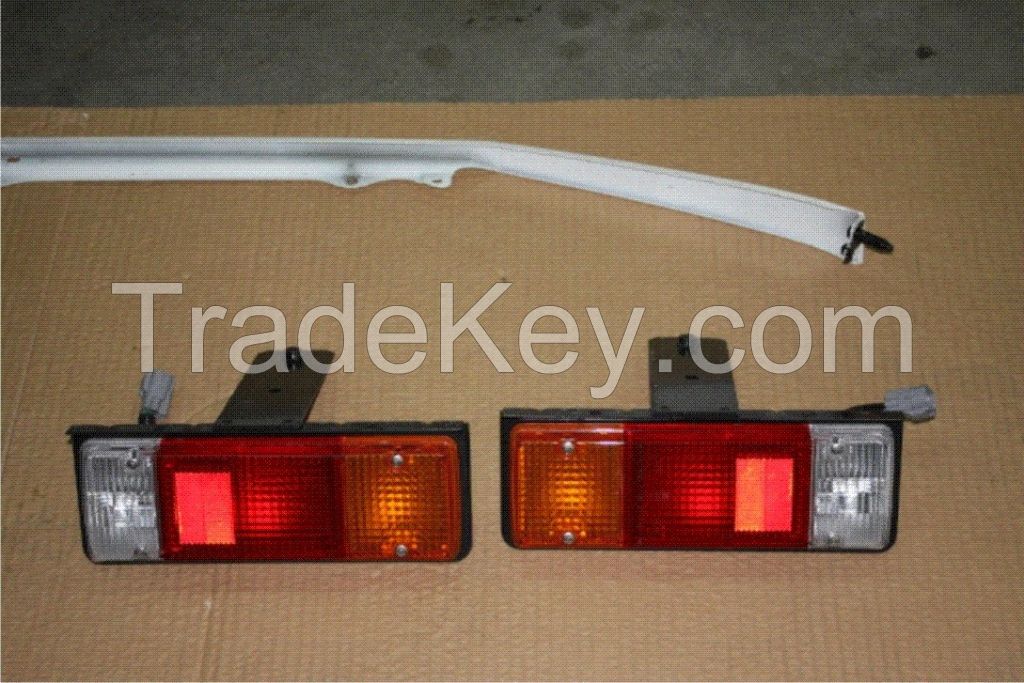 Headlamps R / L LToyota LC79