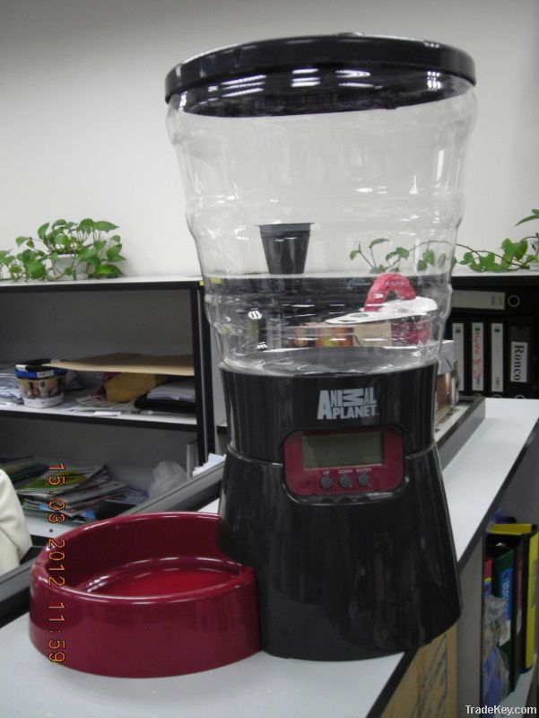 Automatic pet feeder