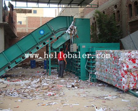 Semi-automatic hydraulic baler