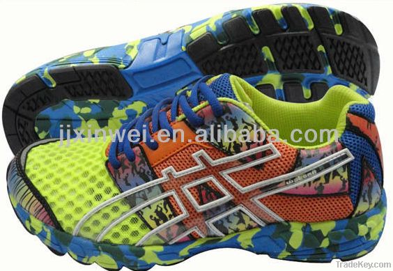 Camouflage pattern sport shoe