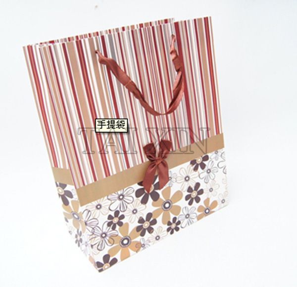 2013 Elegant style and fashionable design packaging paper bag