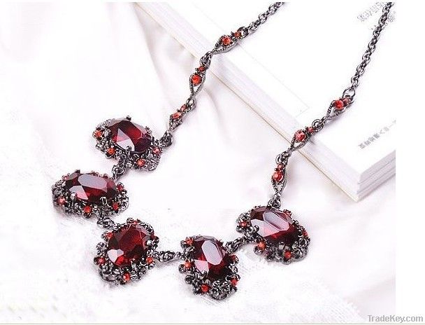 Crystal pendant necklaces