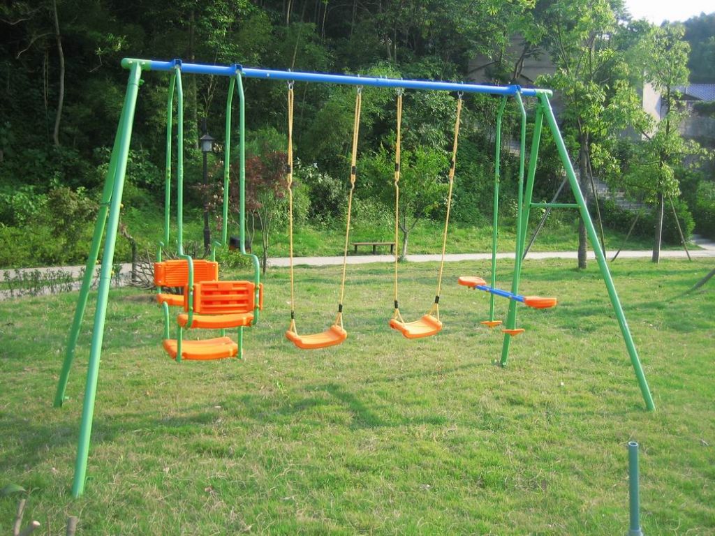 TRAMPOLINE, METAL SWING