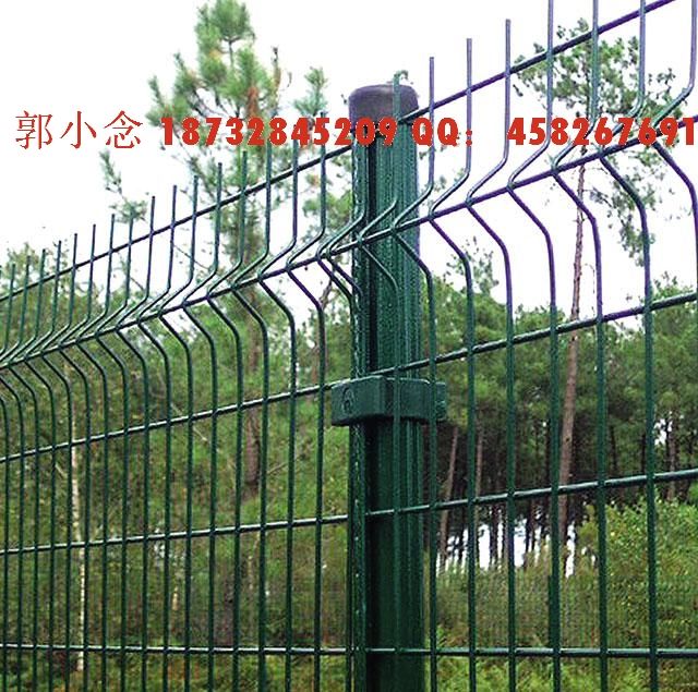 3D folded wire mesh fence