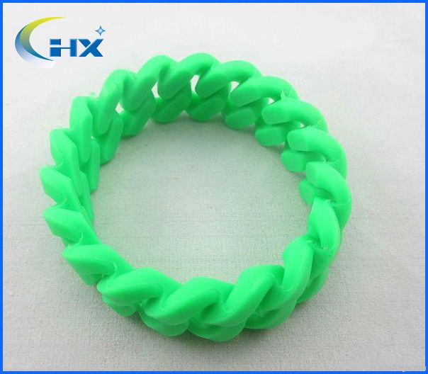 Silicone twisted wristband/bracelet