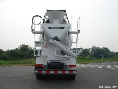 SINOTRUK diesel engine 8m3 concrete mixer truck