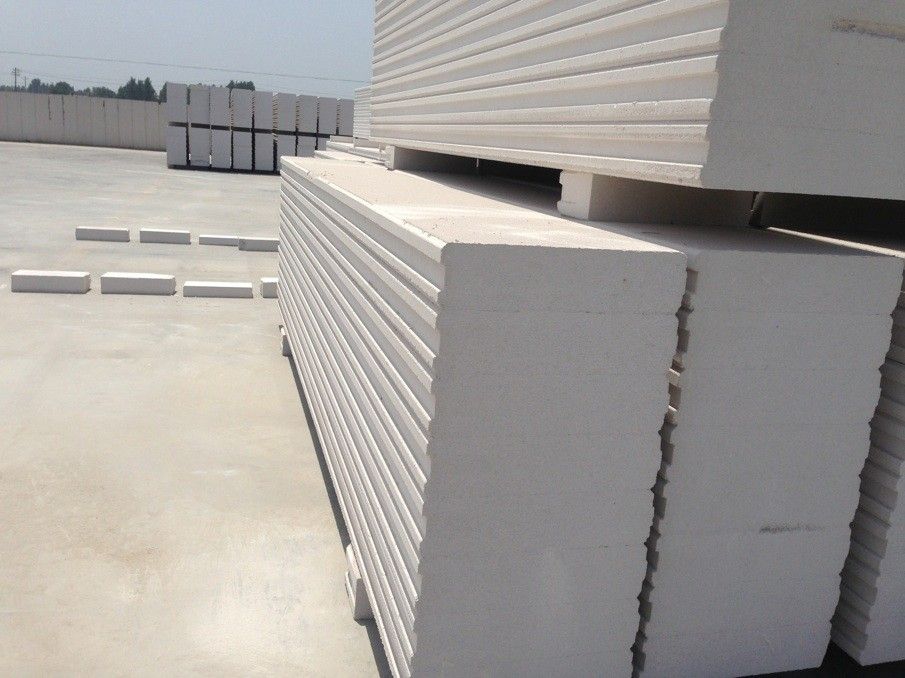 Precast concrete panel