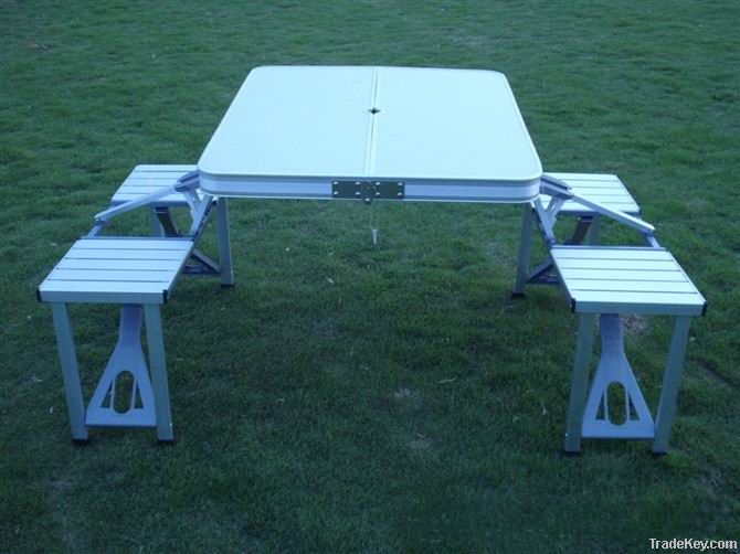 Folding picnic table