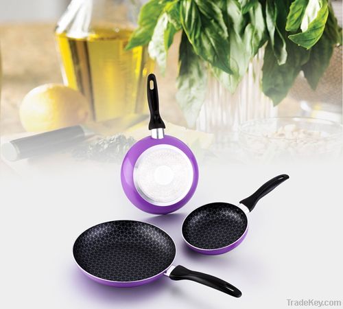 Ceramic frying pan