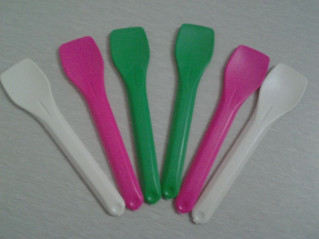 disposable colored ice cream spoon