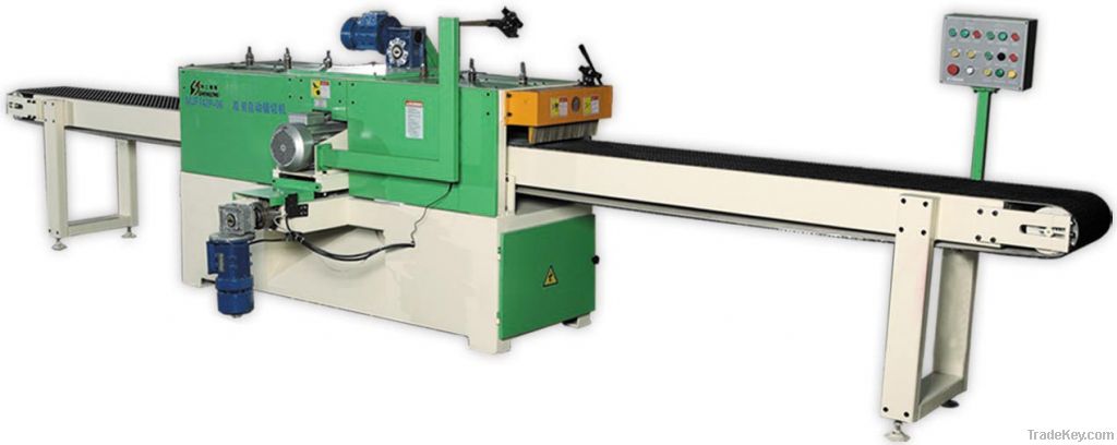 Two-side cutting saw for square timber