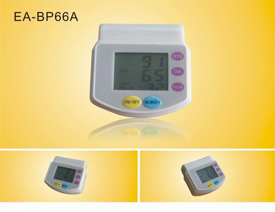 wrist type blood pressure monitor