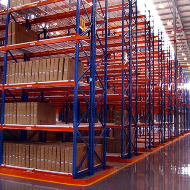 Selective pallet racking