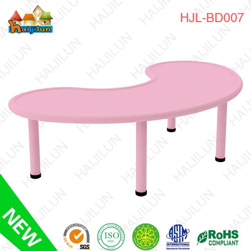 2013 New Arrival Plastic Moon Table with Metal Legs