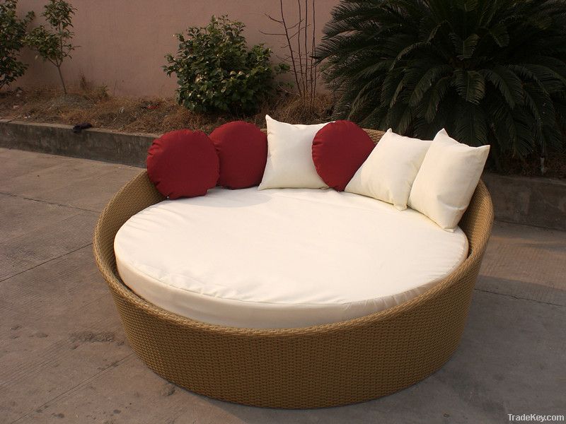 Outdoor Rattan Round Lounge