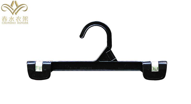 Plastic hanger