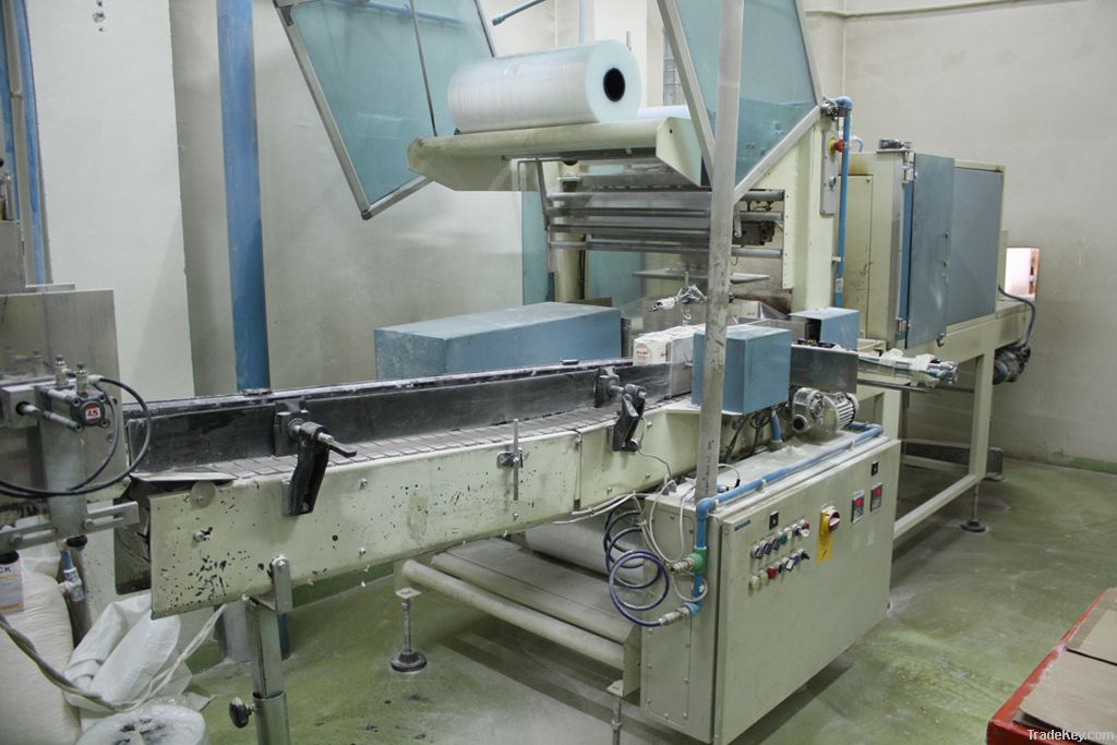 Fully automatic flour packing machine