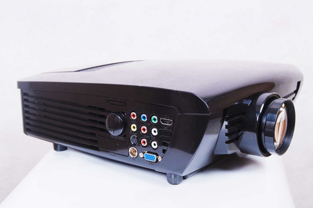 Fugetek FG-657   LCD movie Projector 2800 Lumen Native 1280*768 USB HDMI US Warranty 