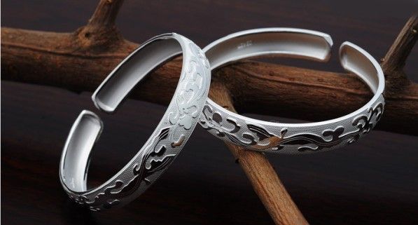 Sterling Silver Bangle with Flowers Design 