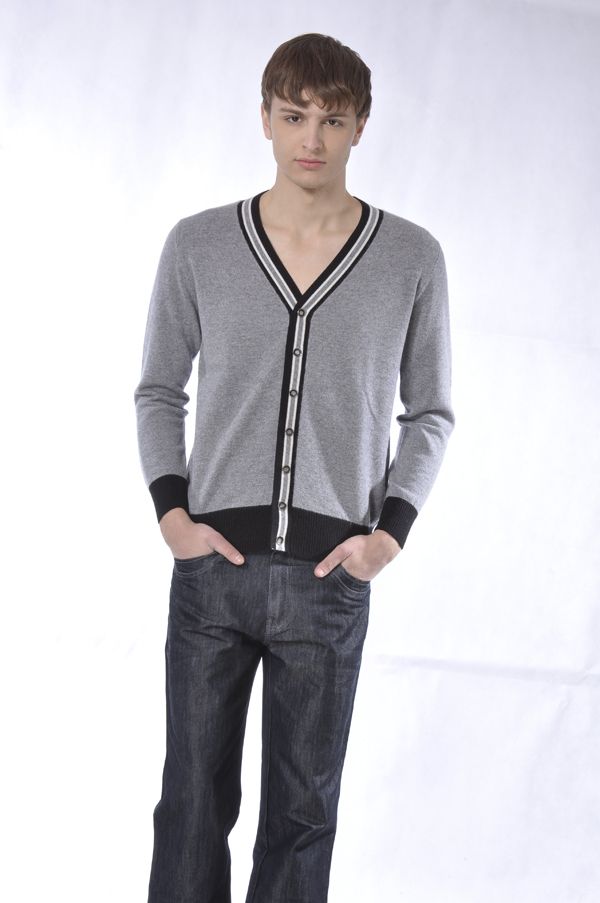 Men&#039;s V-neck Long Sleeve Sweater