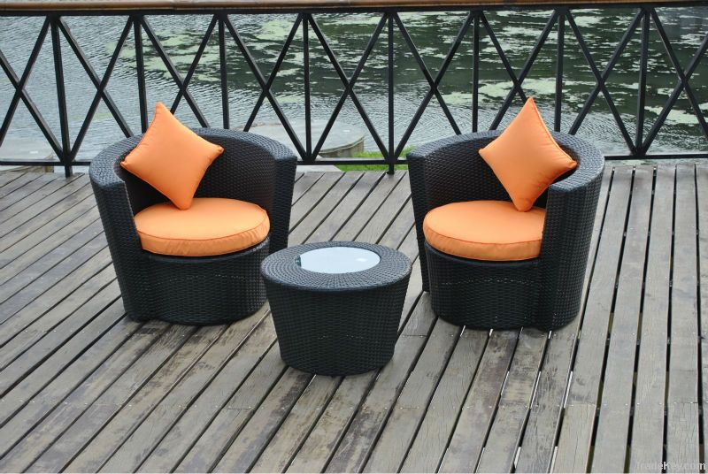 In 2013 the latest version of the cane makes up the outdoor furnitureD